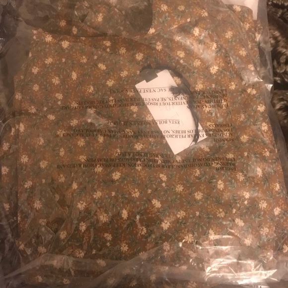 ASTR The Label RUCHED SLEEVE MIDI DRESS - Picture 6 of 6